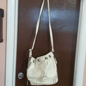 Cross body bucket bag